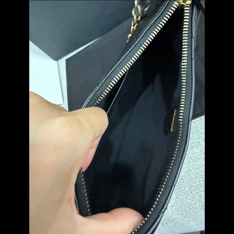 香奈兒23K Hobo黑金鏈包-18