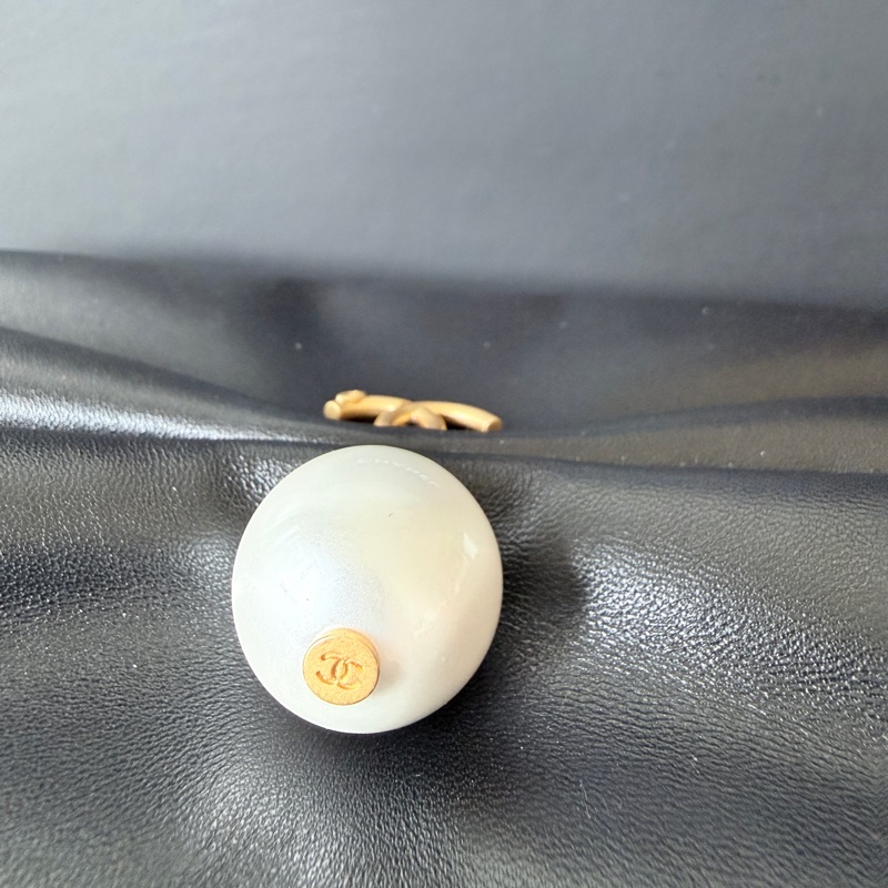 CHANEL✨25S 黑金珍珠蝴蝶結斜背包手拿包鏈條包 晚宴包鏈條可拆 台灣購證-37