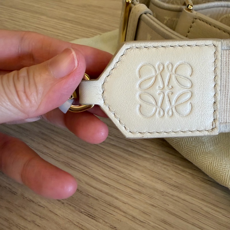 Loewe 品牌帆布肩背帶 米白色-8