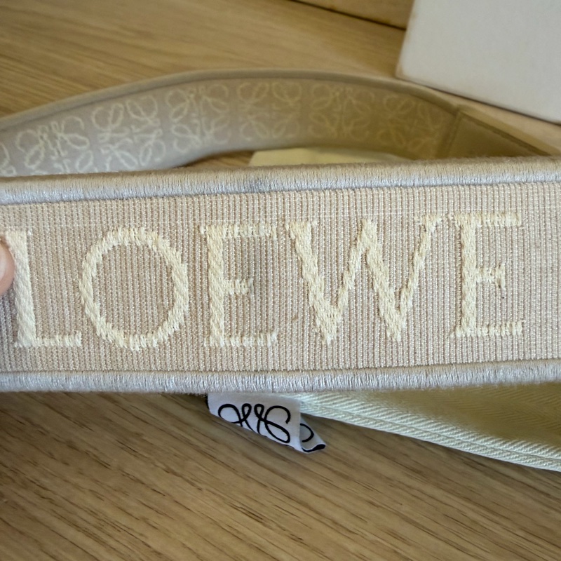 Loewe 品牌帆布肩背帶 米白色-12