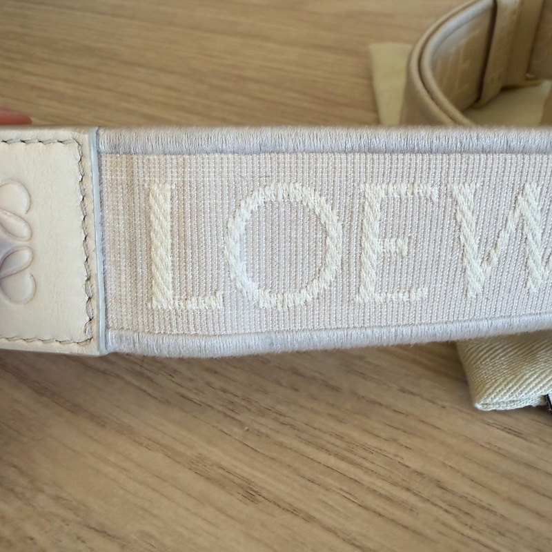 Loewe 品牌帆布肩背帶 米白色-13