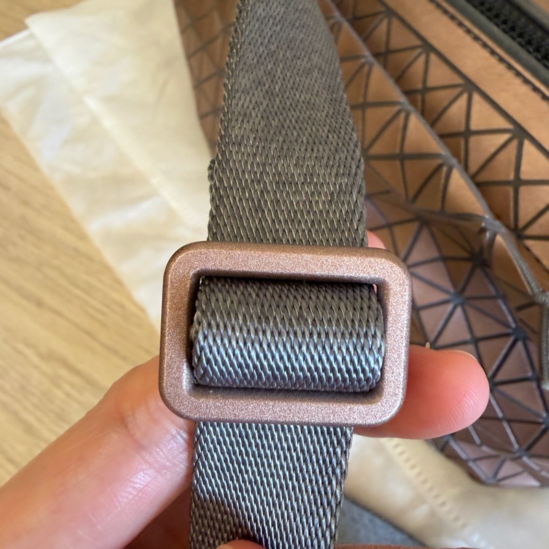 Bao Bao Issey Miyake 馬鞍包 灰粉色-12