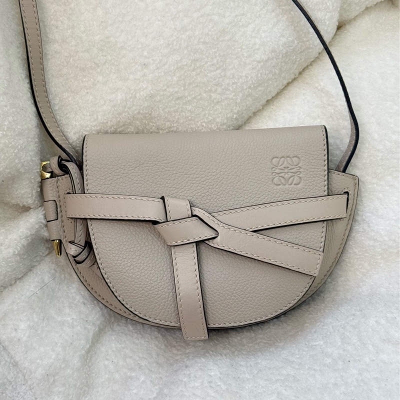 Loewe mini gate 燕麥色-1