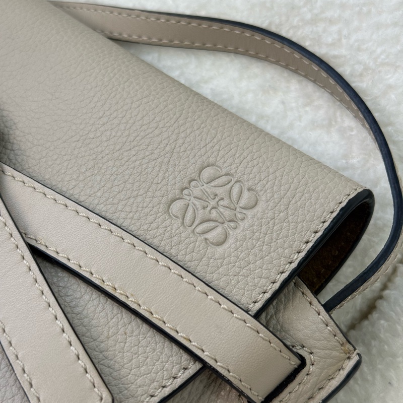 Loewe mini gate 燕麥色-6