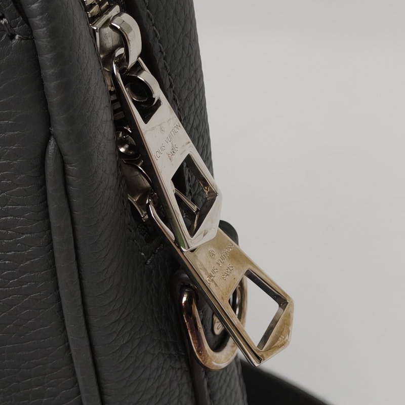 LOUIS VUITTON 深灰牛皮銀扣2018Armand公事包電腦包-4