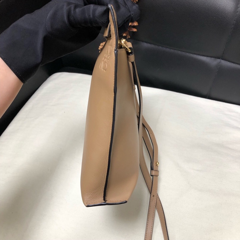 Loewe 羅意威 奶茶色手包斜挎包 年份看編碼-2