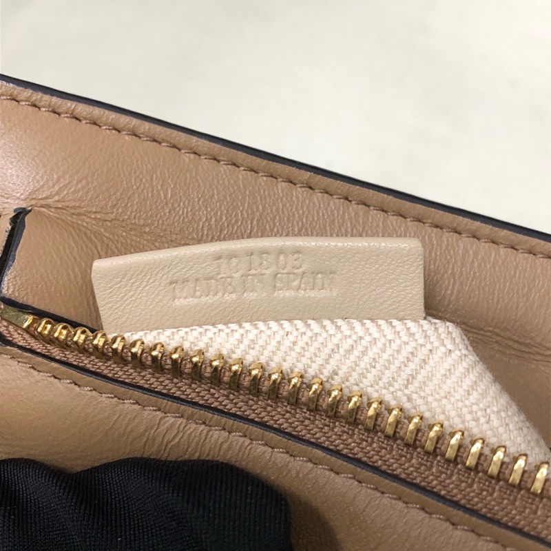 Loewe 羅意威 奶茶色手包斜挎包 年份看編碼-8