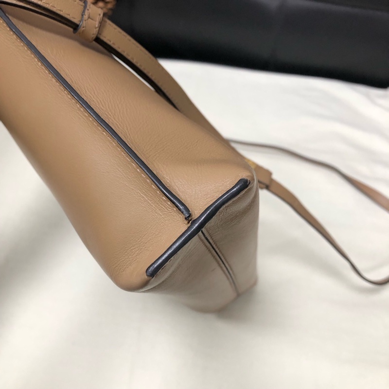 Loewe 羅意威 奶茶色手包斜挎包 年份看編碼-9