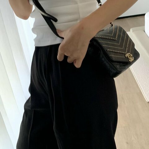 Chanel 黑金多鏈條季節款方胖子 牛皮 17*14*3 98新配件塵袋