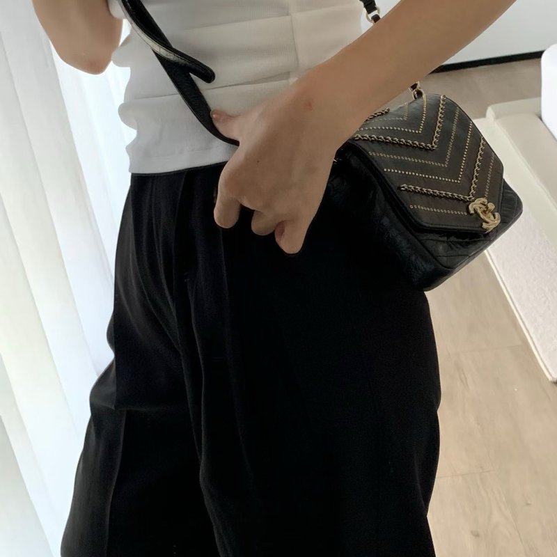 Chanel 黑金多鏈條季節款方胖子 牛皮 17*14*3 98新配件塵袋-0