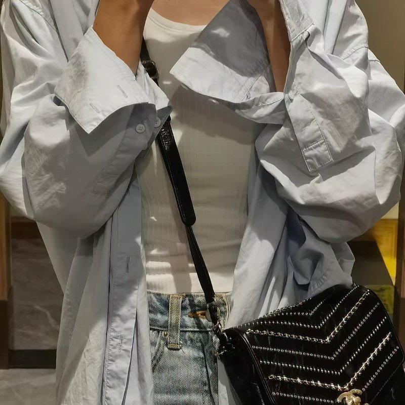 Chanel 黑金多鏈條季節款方胖子 牛皮 17*14*3 98新配件塵袋-1