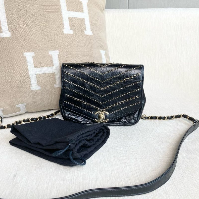 Chanel 黑金多鏈條季節款方胖子 牛皮 17*14*3 98新配件塵袋-2