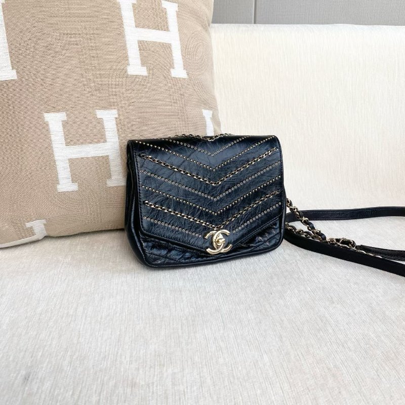 Chanel 黑金多鏈條季節款方胖子 牛皮 17*14*3 98新配件塵袋-3