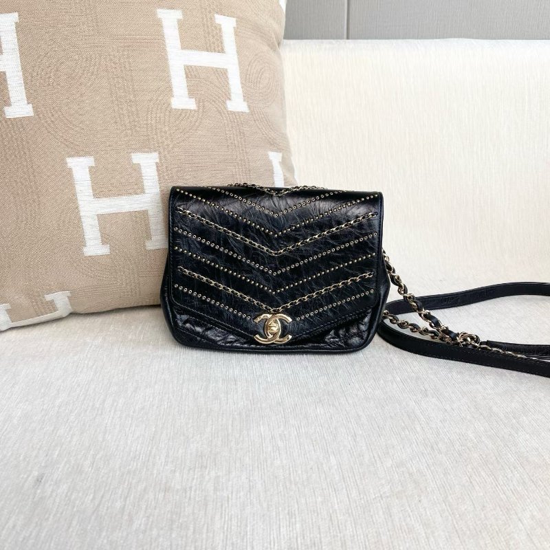 Chanel 黑金多鏈條季節款方胖子 牛皮 17*14*3 98新配件塵袋-7