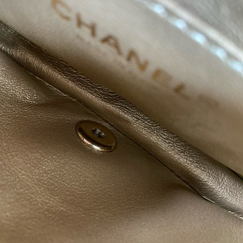 Chanel 黑金多鏈條季節款方胖子 牛皮 17*14*3 98新配件塵袋-8