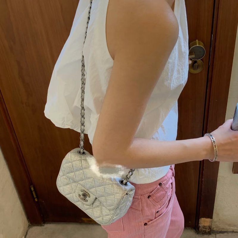CHANEL 銀色穿孔方胖子 鏈條包 17*11.5*6 98新配件盒子塵袋-0