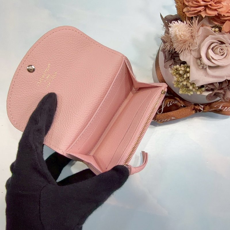 LV Rosalie時尚粉彩壓花零錢包-5
