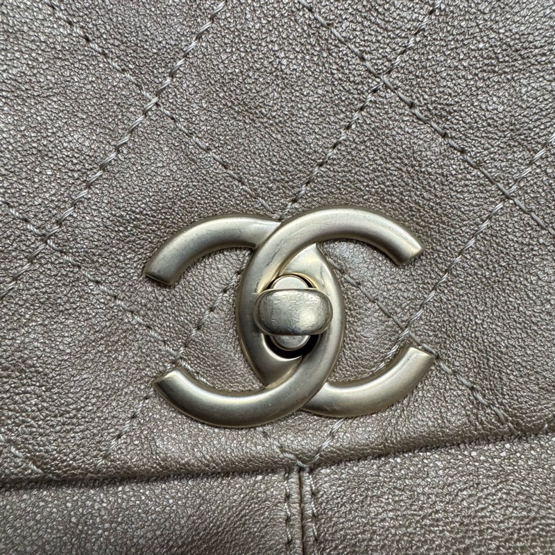 Chanel香奈兒 香檳金全皮機場南瓜包 鐳射17開-9
