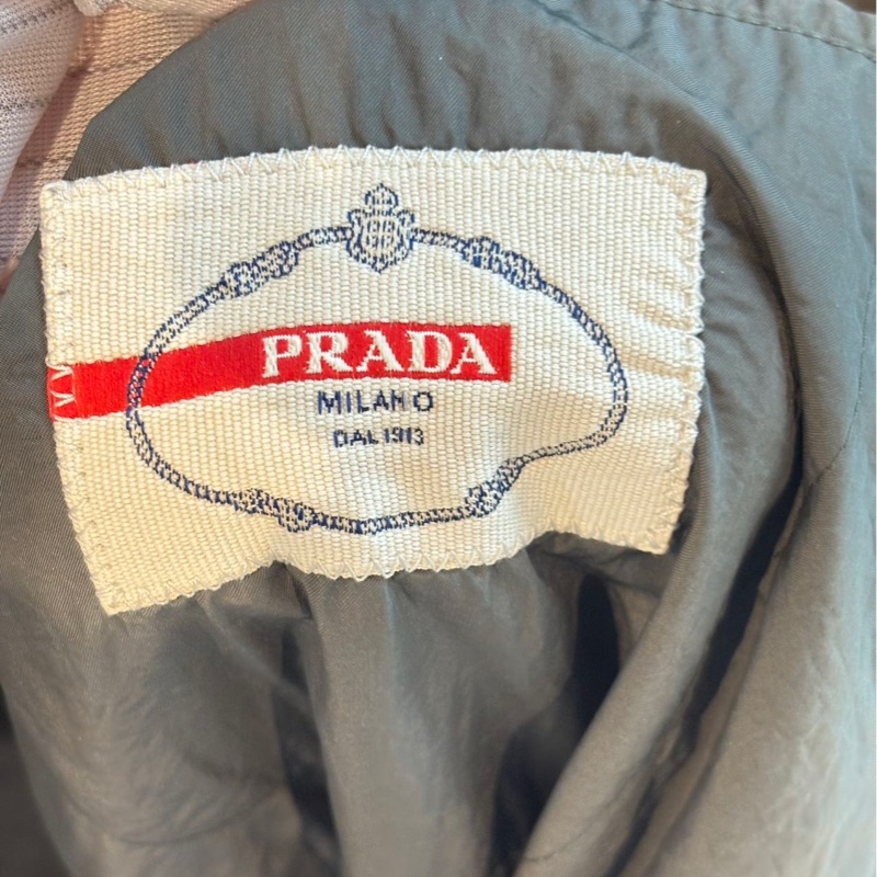 Prada 男士單西裝,意大利製造,黑色,棉質,輕薄面料,柔軟舒適。後頸貼布三角標,合身剪裁。52碼-2