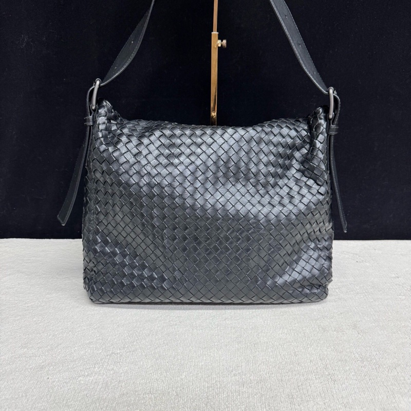 Bottega Veneta葆蝶家 寶緹嘉 黑色全皮編織翻蓋郵差包-1