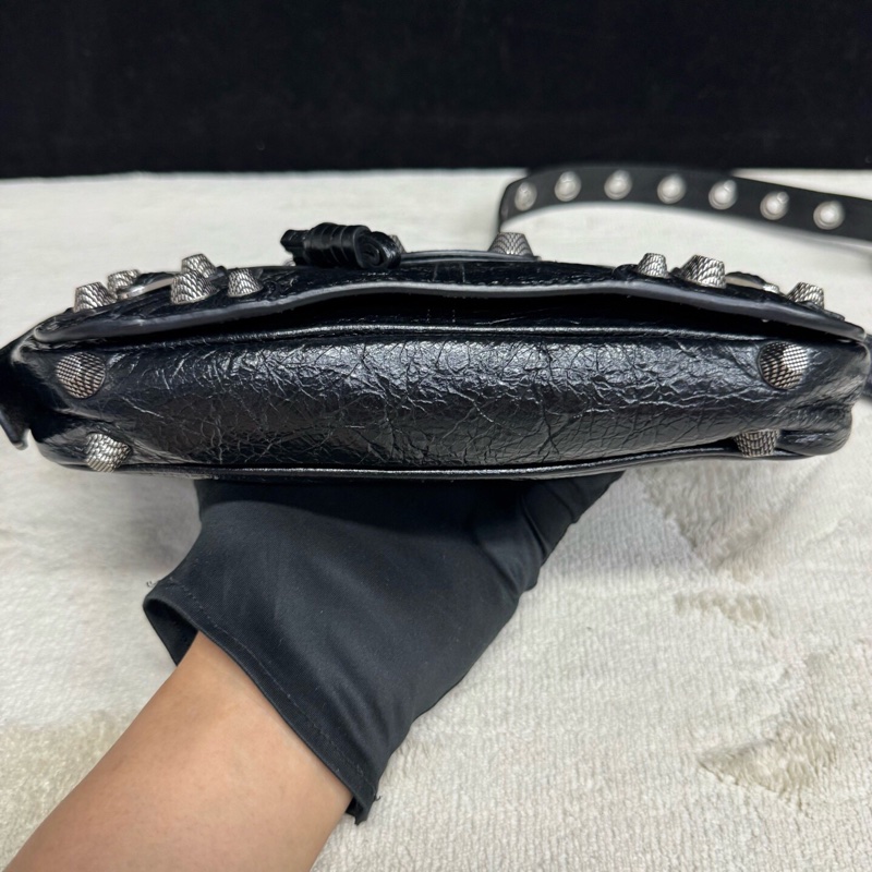 Balenciaga巴黎世家 黑銀油蠟皮Le Cagole機車包-2