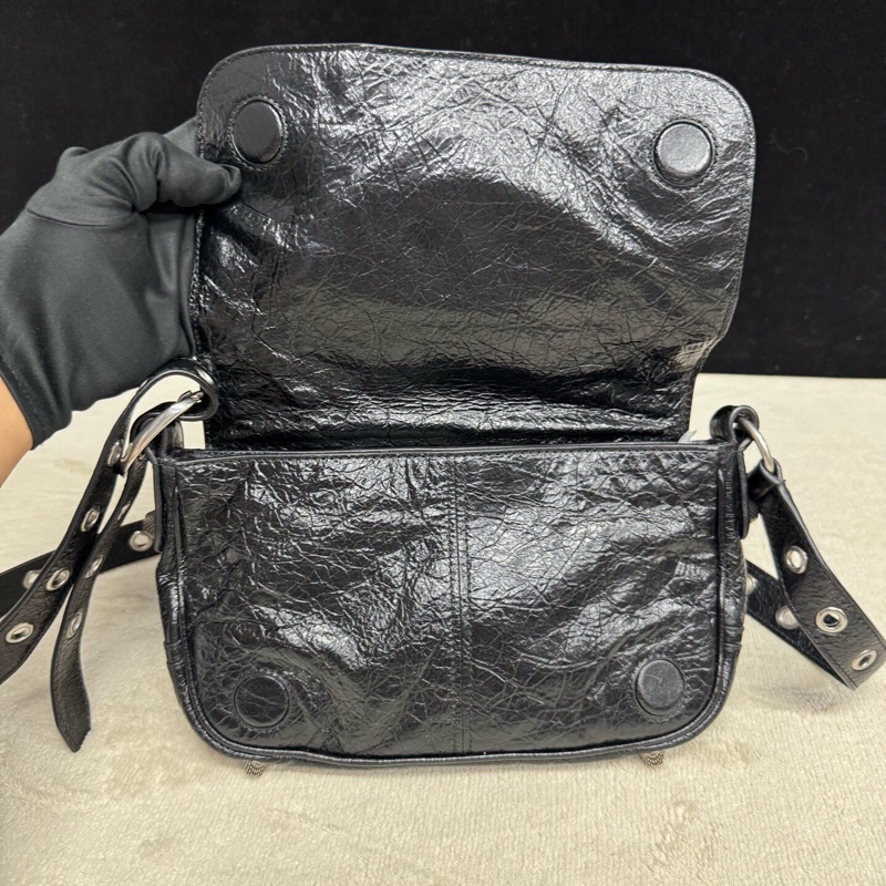 Balenciaga巴黎世家 黑銀油蠟皮Le Cagole機車包-4