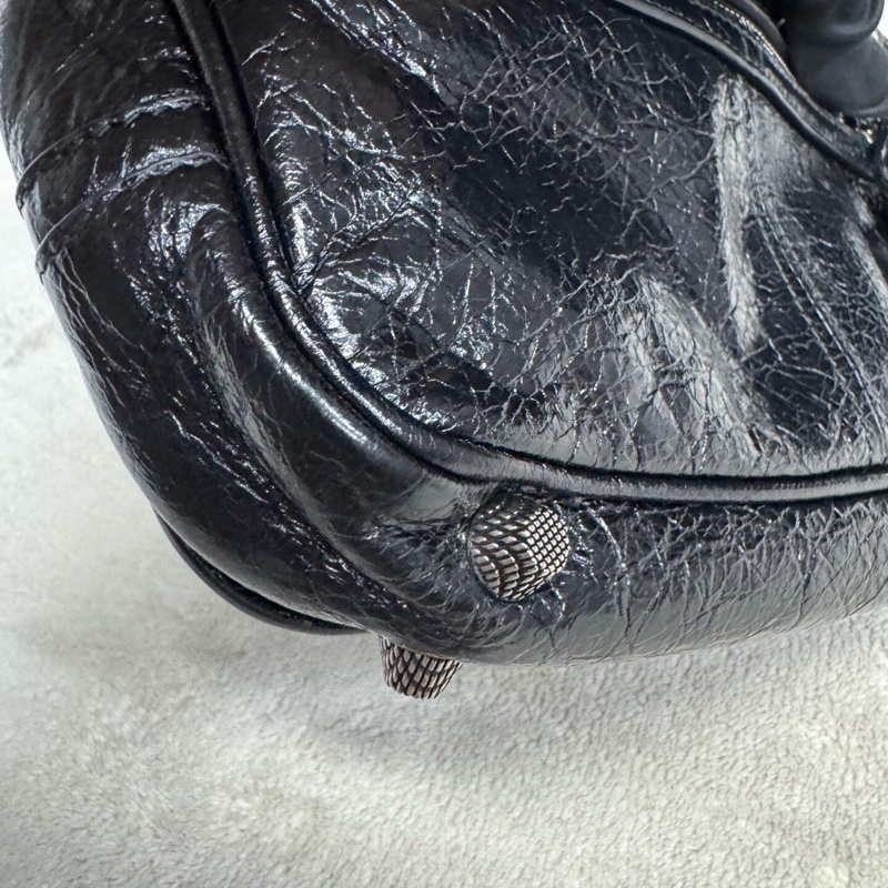 Balenciaga巴黎世家 黑銀油蠟皮Le Cagole機車包-11