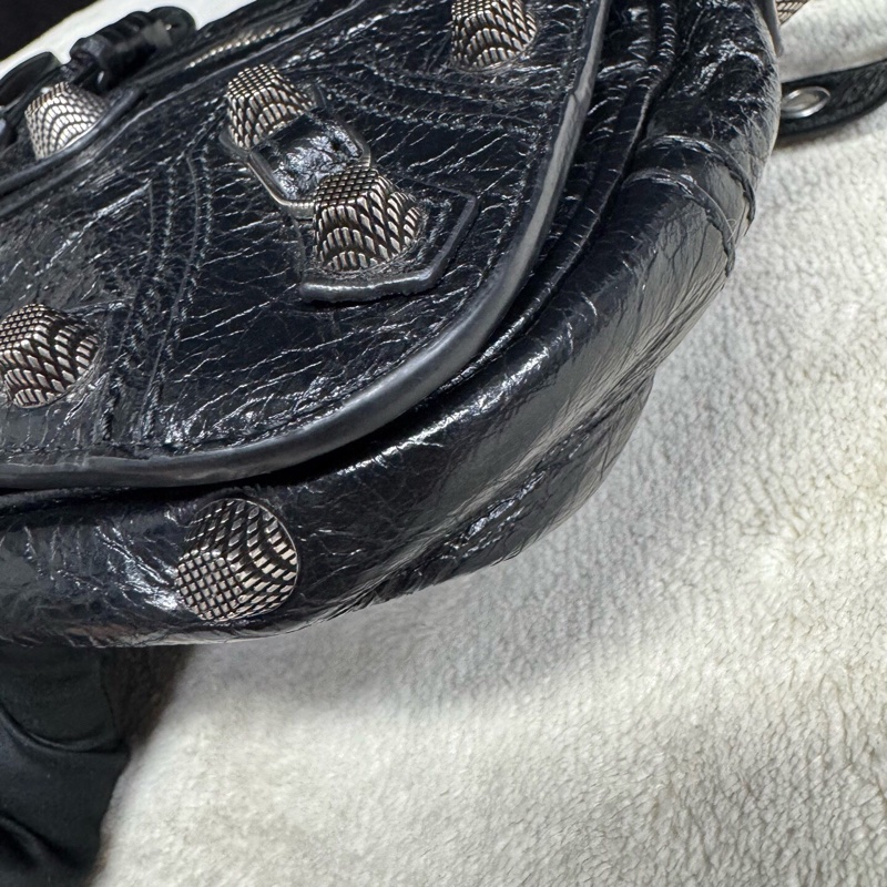 Balenciaga巴黎世家 黑銀油蠟皮Le Cagole機車包-14