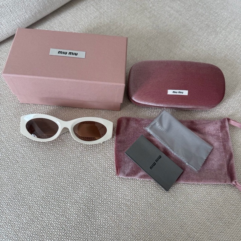 ✨️miumiu象牙白11W 太陽眼鏡 全新全配-1