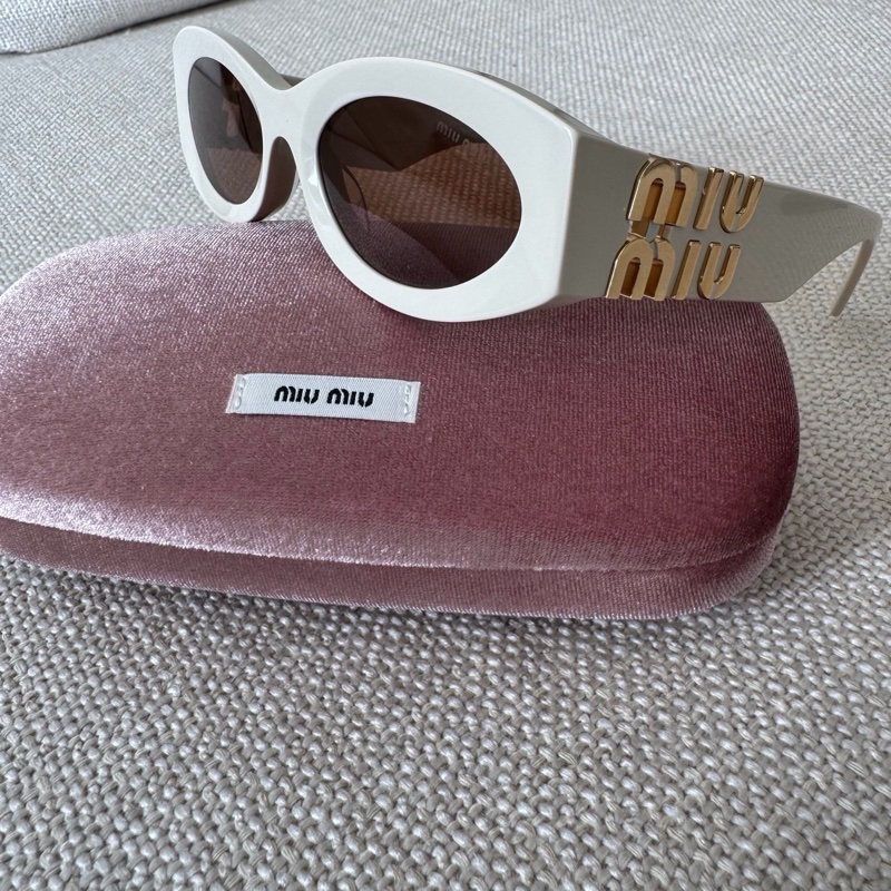 ✨️miumiu象牙白11W 太陽眼鏡 全新全配-3