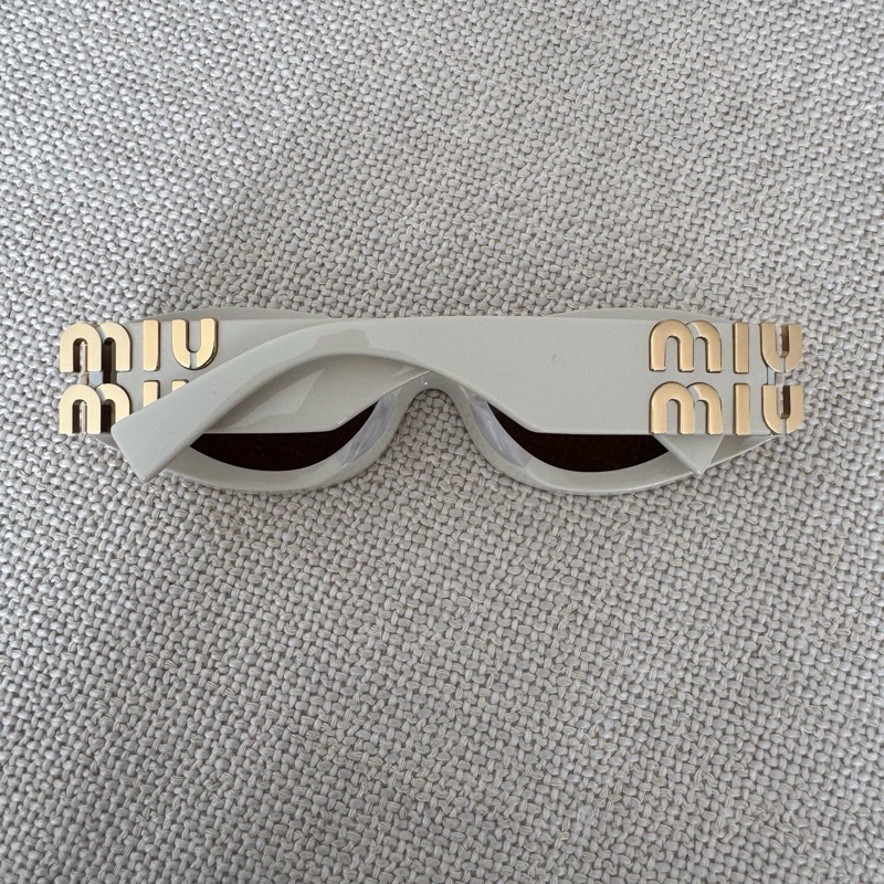 ✨️miumiu象牙白11W 太陽眼鏡 全新全配-5