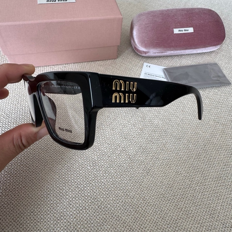 miumiu 黑框平光眼鏡 全新全配-1