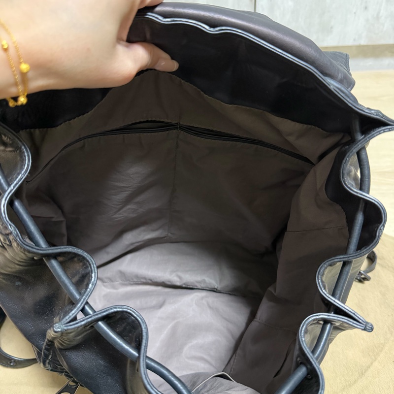 BOTTEGA VENETA BV  黑 全皮 後背包 肩背包 雙肩背-17