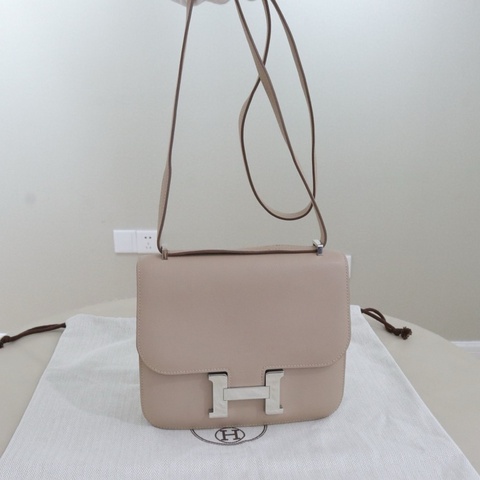 97新✨Hermes/愛馬仕Constance康康19單肩包斜背包 T刻,swift皮,銀扣 💛正品