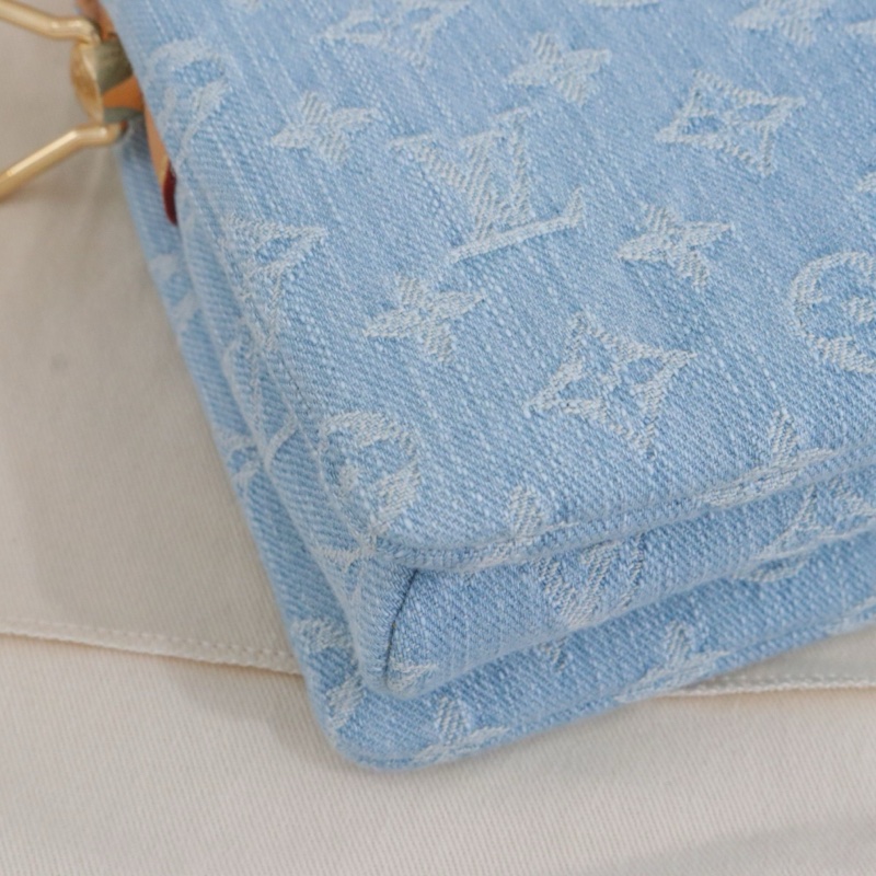 🔵99新🆕LV 路易威登Coussin BB 牛仔丹寧稀有限定款單肩包斜背包 藍色 金扣 💙正品-7