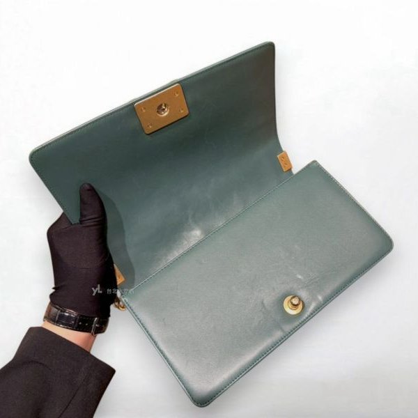A12970-CHANEL BOY 25莫蘭迪綠菱格羊皮霧金釦口蓋包/A67086-5