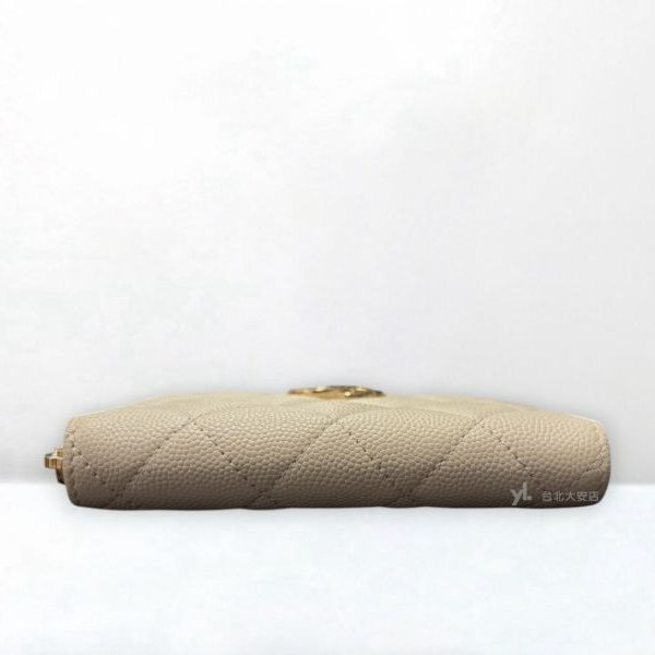 A12967-CHANEL 淺灰色荔枝牛皮雙C淡金釦拼鑽拉鍊錢包 AP4177-4