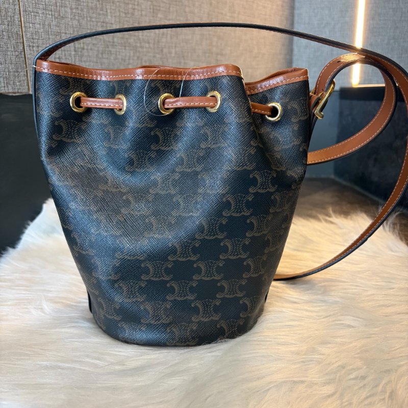 CELINE 滿版LOGO水桶包-1