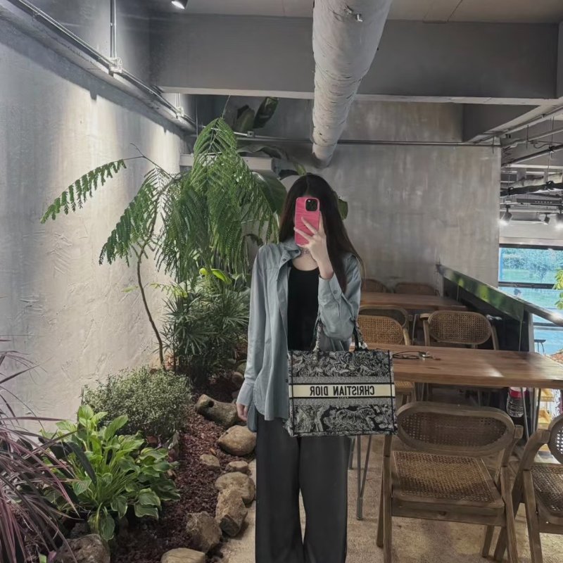 DIOR 刺繡動物園中號Tote - 深藍-10