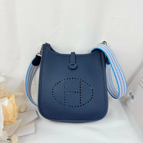 近新狀態良好 HERMES 愛馬仕 Mini Evelyn 16 午夜藍 銀扣 斜背包(W刻)