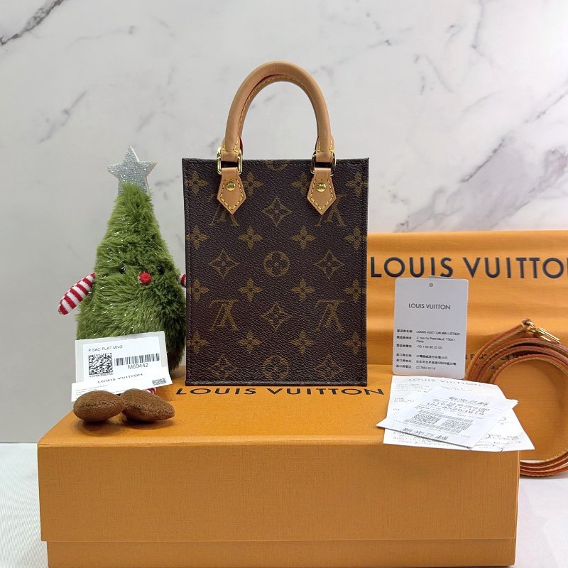 LV Petit Sac Plat Monogram迷你琴譜包-0