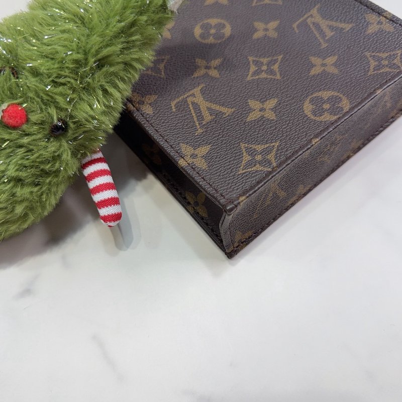 LV Petit Sac Plat Monogram迷你琴譜包-7