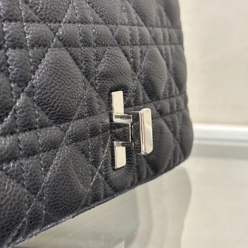 DIOR Caro藤格紋斜背包 - 小號黑銀-8