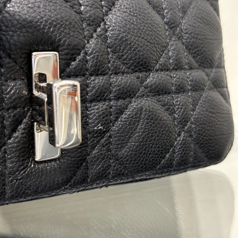 DIOR Caro藤格紋斜背包 - 小號黑銀-9