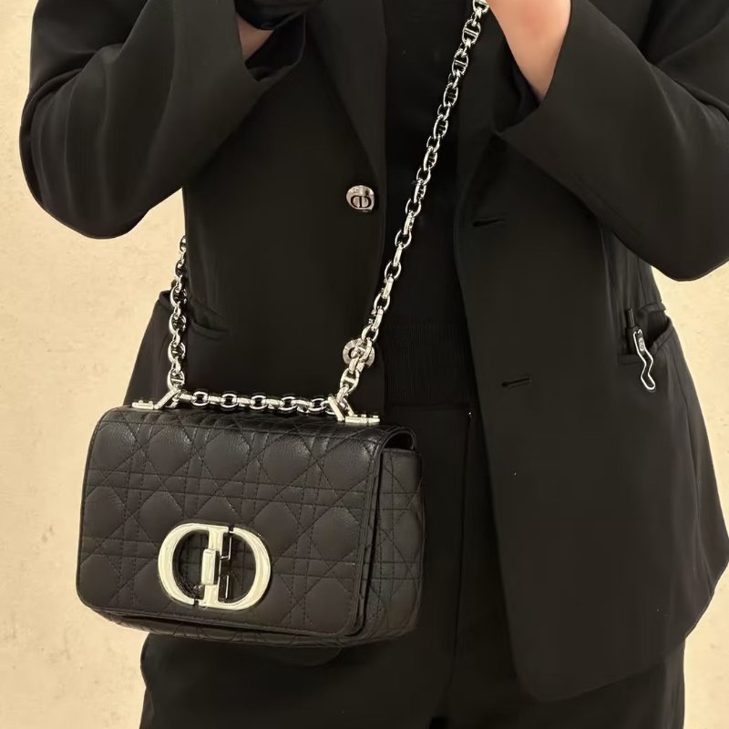 DIOR Caro藤格紋斜背包 - 小號黑銀-11