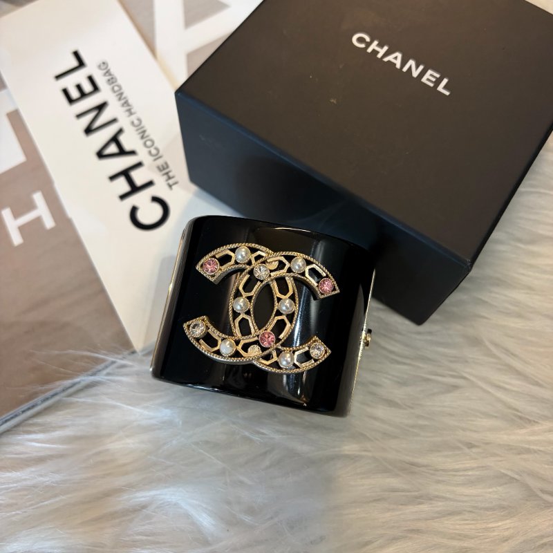 CHANEL 壓克力寬版雙C手環-0