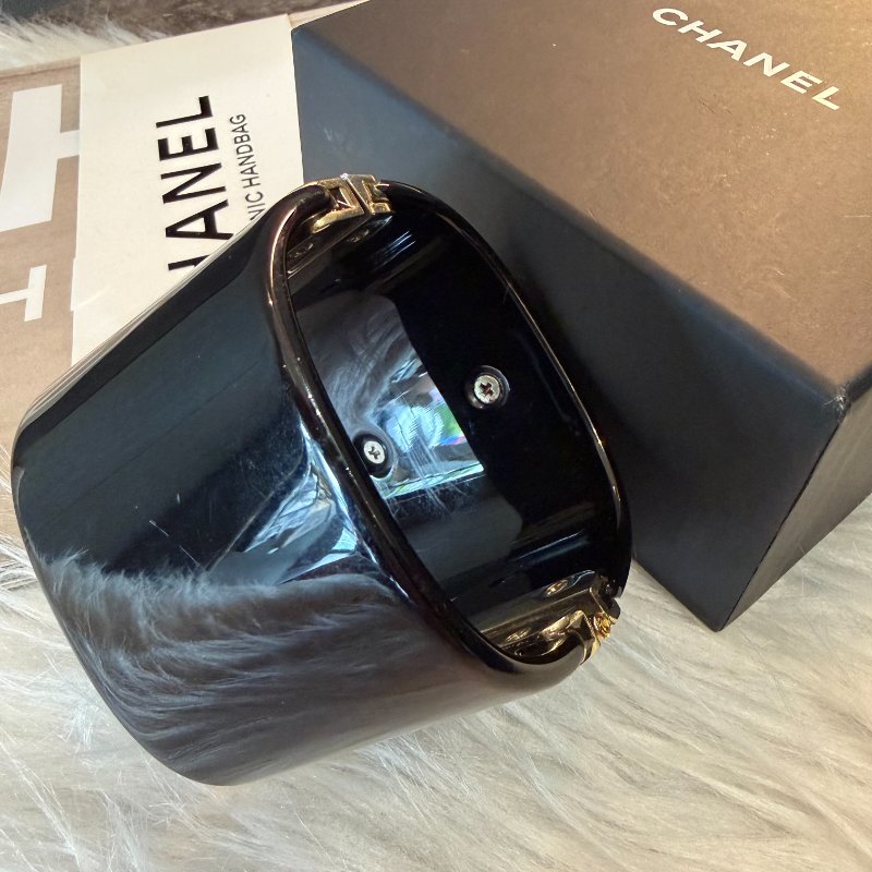 CHANEL 壓克力寬版雙C手環-4