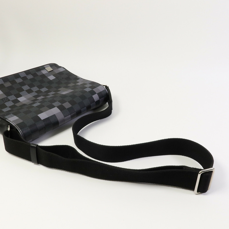 LOUIS VUITTON Damier Graphite Pixel District PM肩背袋-7