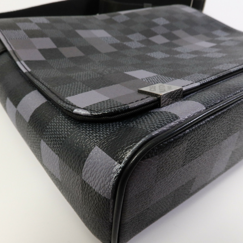 LOUIS VUITTON Damier Graphite Pixel District PM肩背袋-8