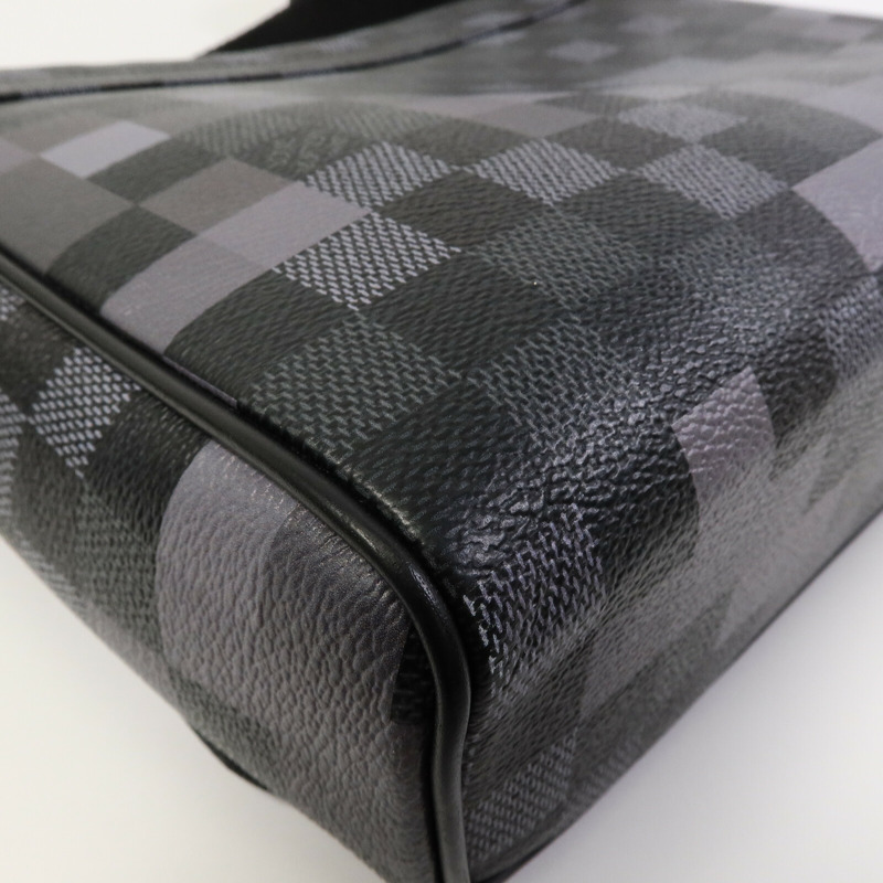 LOUIS VUITTON Damier Graphite Pixel District PM肩背袋-10